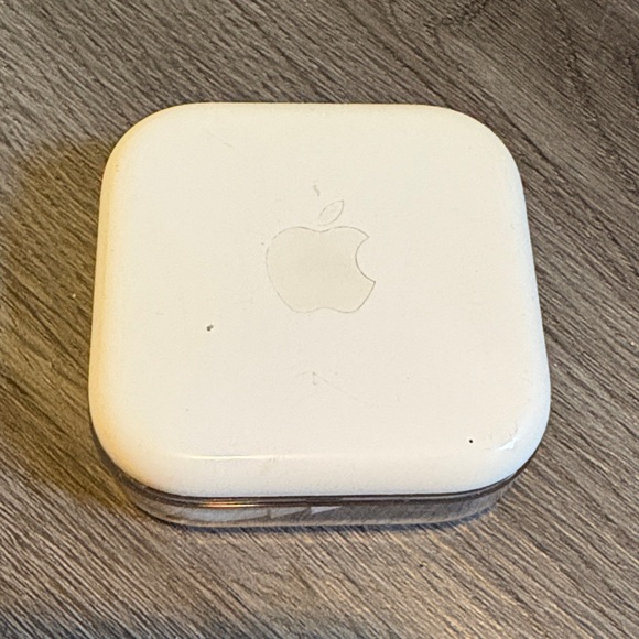 Apple White Earbud Headphones with Mic - Picture 2 of 6